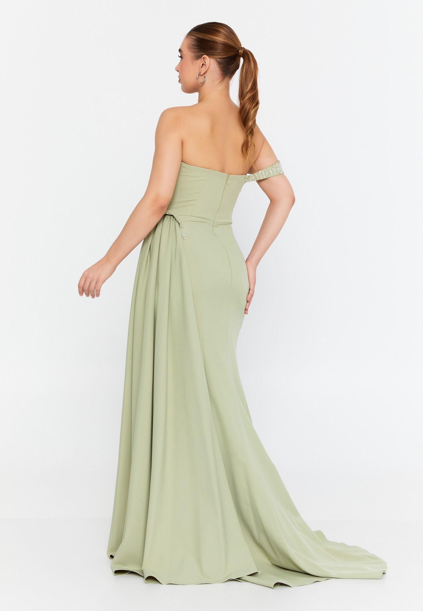 Rochie unică eleganta lungă verde fistic fără umeri Callia
