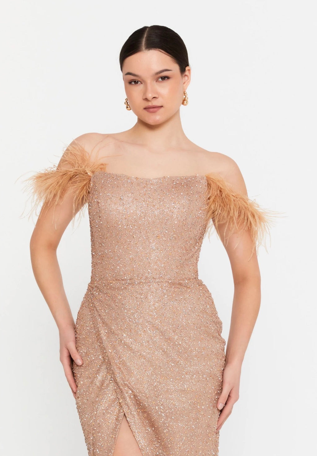 Rochie bijuterie cu umerii goi șampanie - model unic