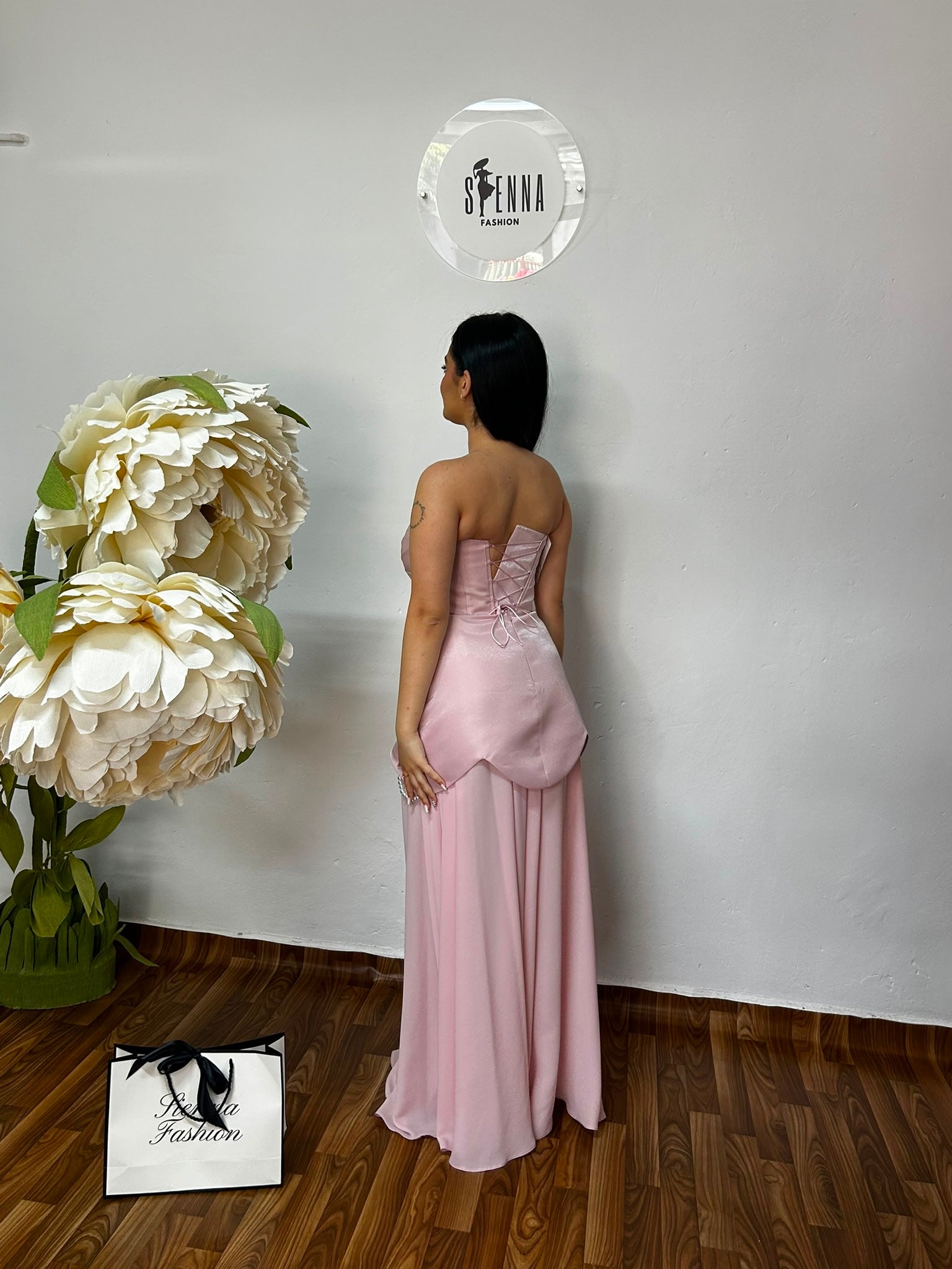 Rochie roz pe corset decorată cu perle și fusta detașabilă Emma