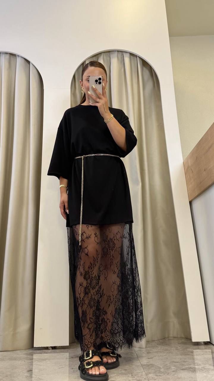 Rochie neagră cu dantela tip tricou