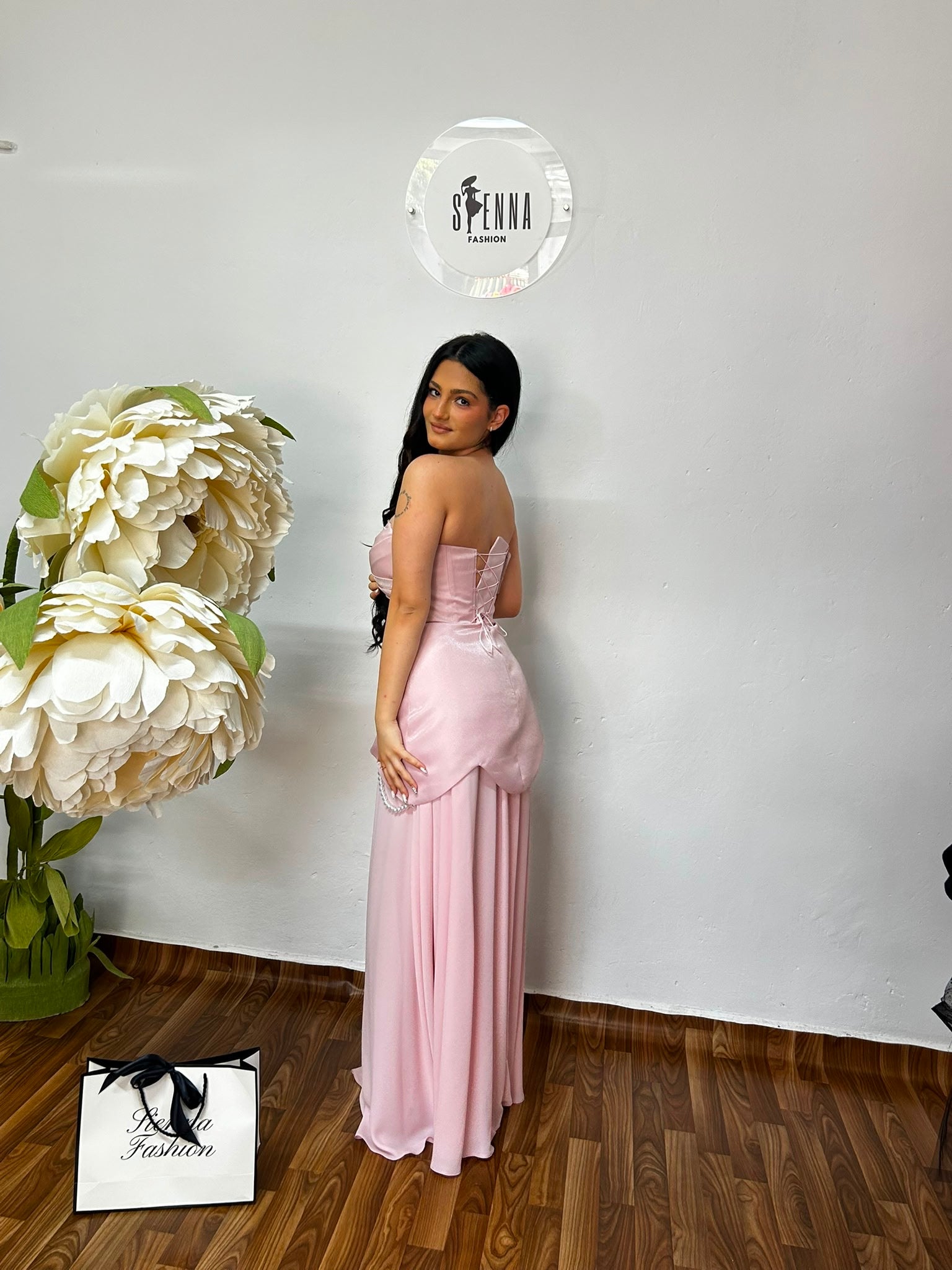 Rochie roz pe corset decorată cu perle și fusta detașabilă Emma