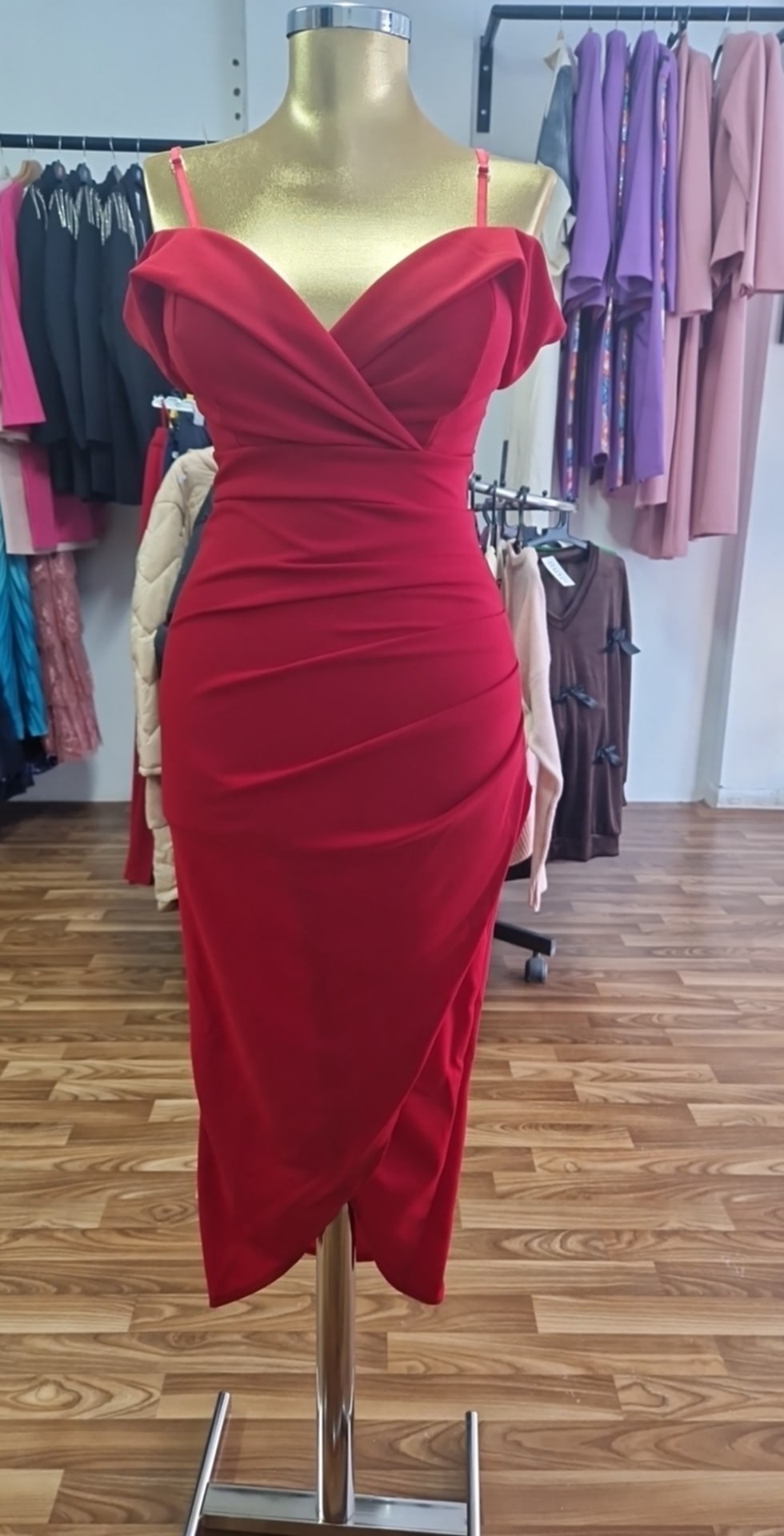 Rochia Midi Rosie Mulata Cu Umerii Goi Valentina