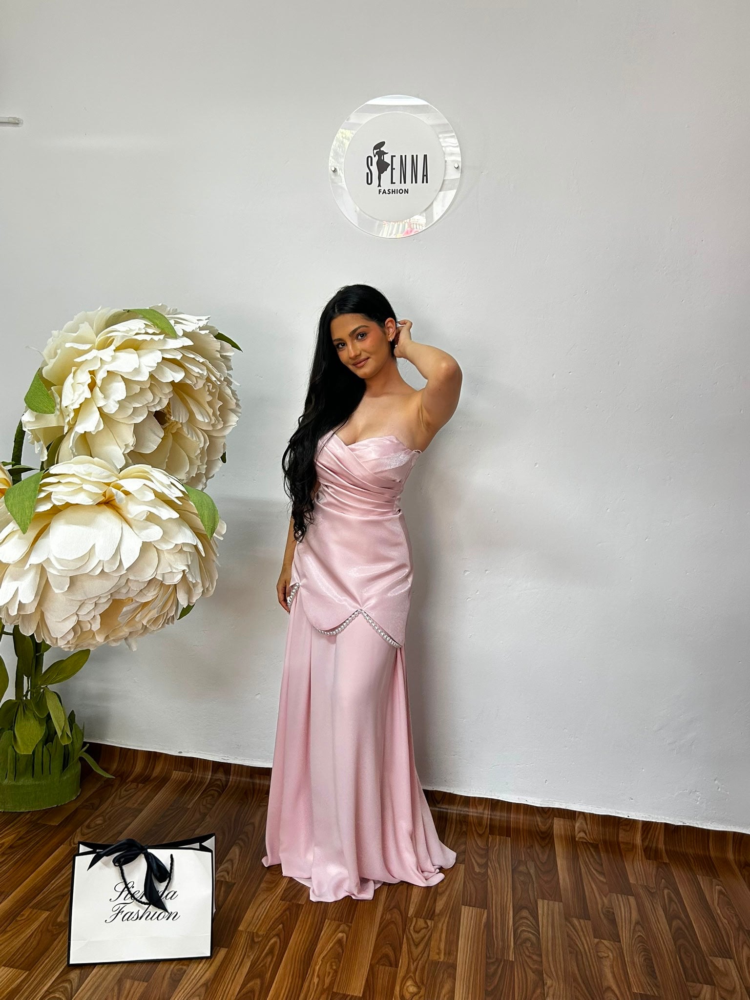 Rochie roz pe corset decorată cu perle și fusta detașabilă Emma