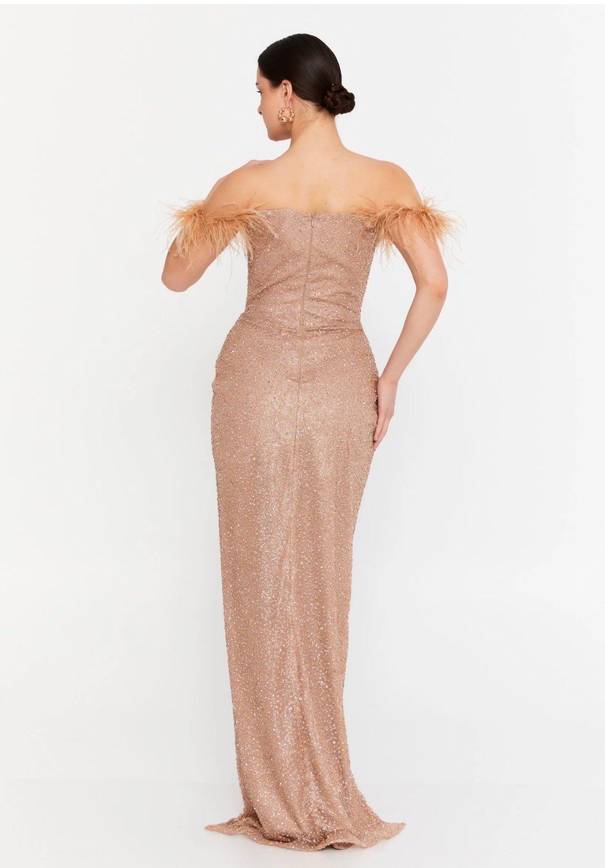 Rochie bijuterie cu umerii goi șampanie - model unic