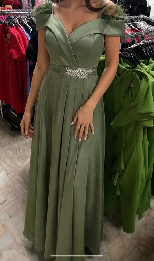 Rochie lungă eleganta de seara cu pene verde fistic