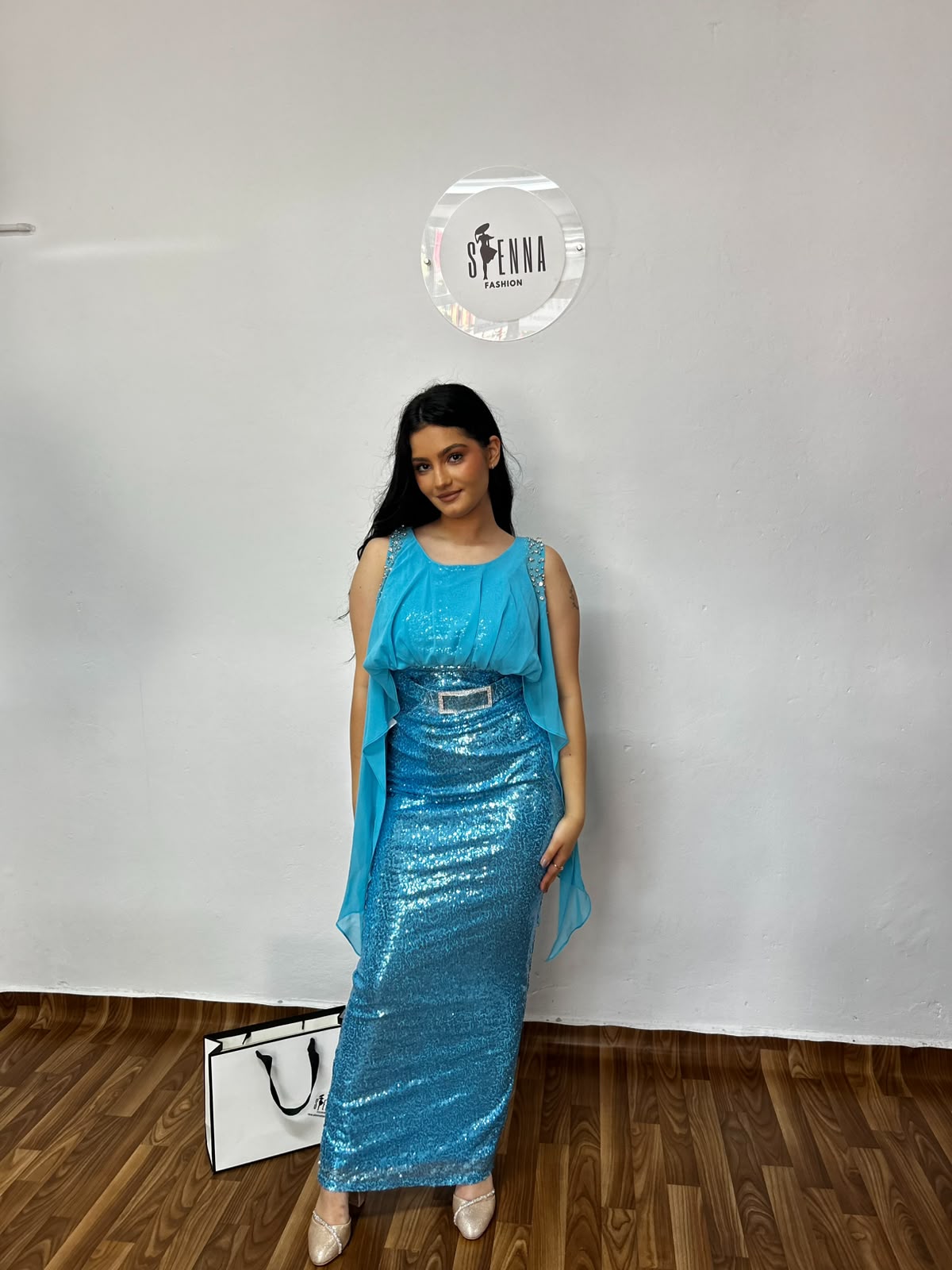 Rochie de seara cu paiete si mâneci din voal
