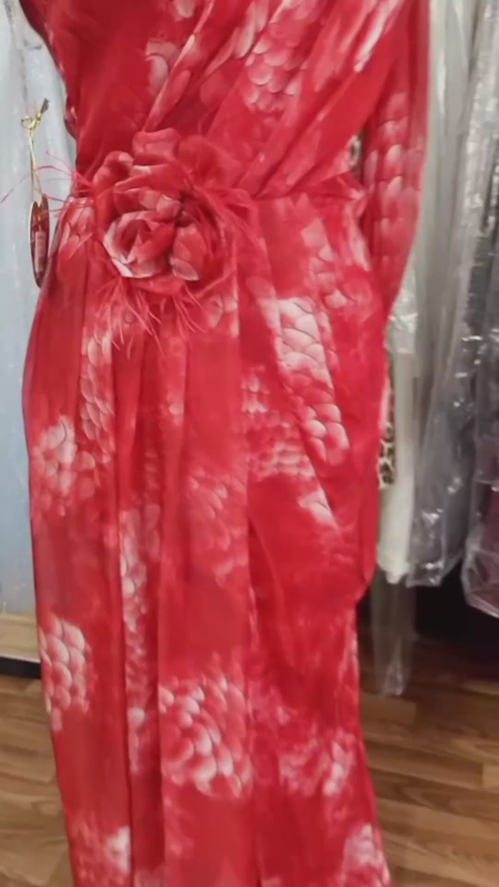 Rochie de seara roșie eleganta si fluidă